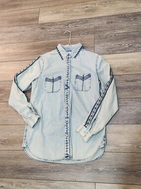 CAbi Light Blue Denim Shirt with Dark Blue Embroidered  Stitching Size Small